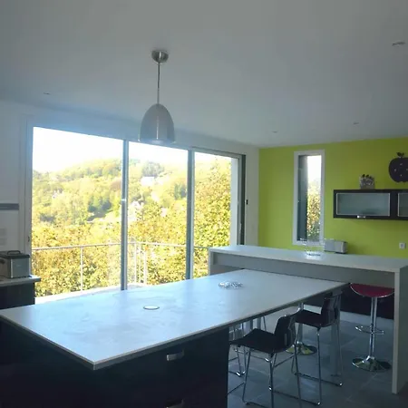 Villa Panorama, Vue Et Falaises D *