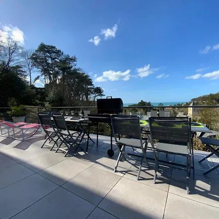 Villa Panorama, Vue Et Falaises D *