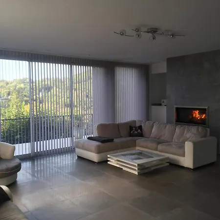 Villa Panorama, Vue Et Falaises D *